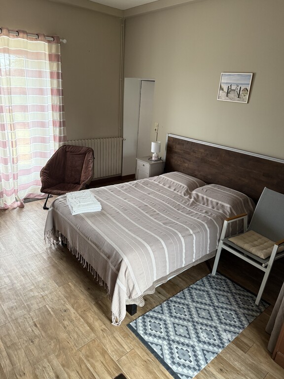 Chambre indépendante — Rez-de-chaussée